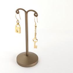 14kgfピアス[Key and lock/Gold] 2枚目の画像