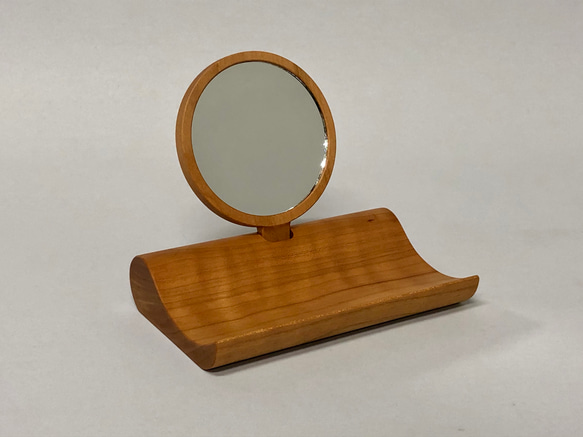 デコ・アクセサリー(取り外すと手鏡になるミラーとアクセサリーを使いながら飾る木製スタンドトレー、チェリー材) 5枚目の画像