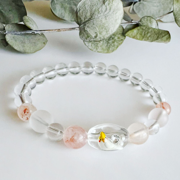 4月:インコと誕生石ブレスレット・4月誕生石・ピンク・水晶（マニカラン産ヒマラヤ水晶、ブラジル産水晶） 2枚目の画像