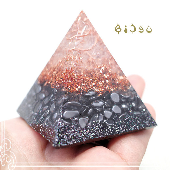 毘殊　【受注製作】ピラミッド型2 オルゴナイト 高純度 テラヘルツ & ヒマラヤ水晶　 de-15-bj-293cc 4枚目の画像