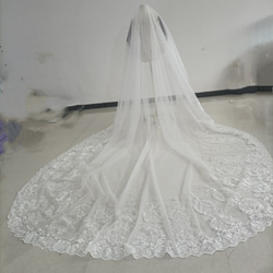 送料無料！人気上昇！ウエディングドレスベール  3D立体レース刺繍 二重のチュール花嫁/結婚式 1枚目の画像