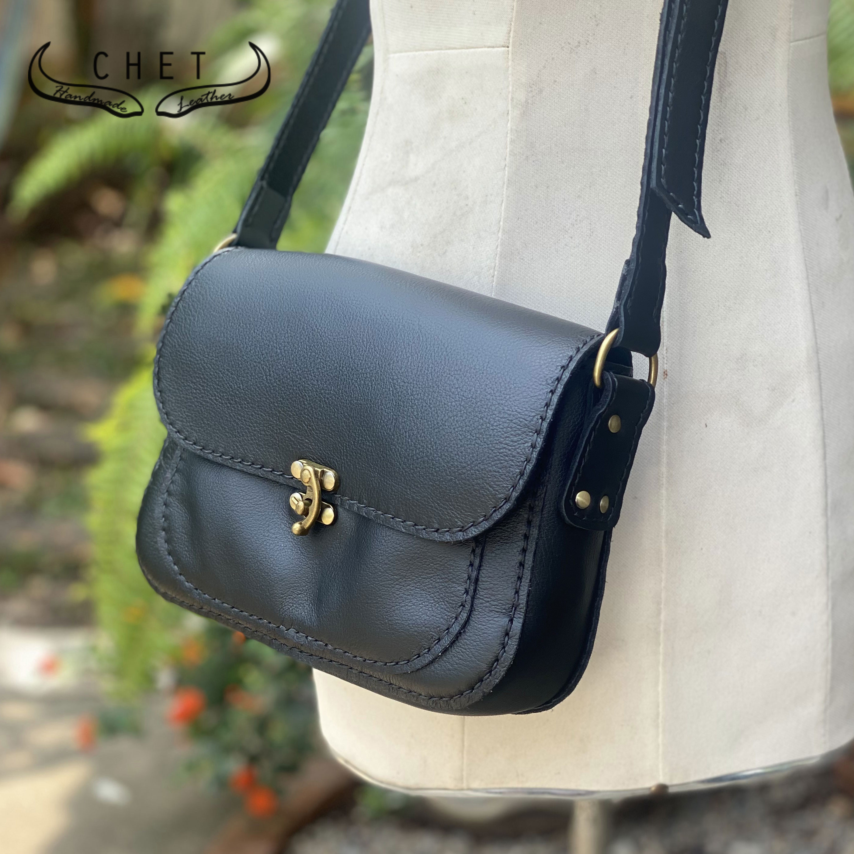 定価4万円 ESSAY Leather Map Bag レザーショルダーバッグ ESSAY Bag Leather Map 定価4万円 レザーショルダーバッグ