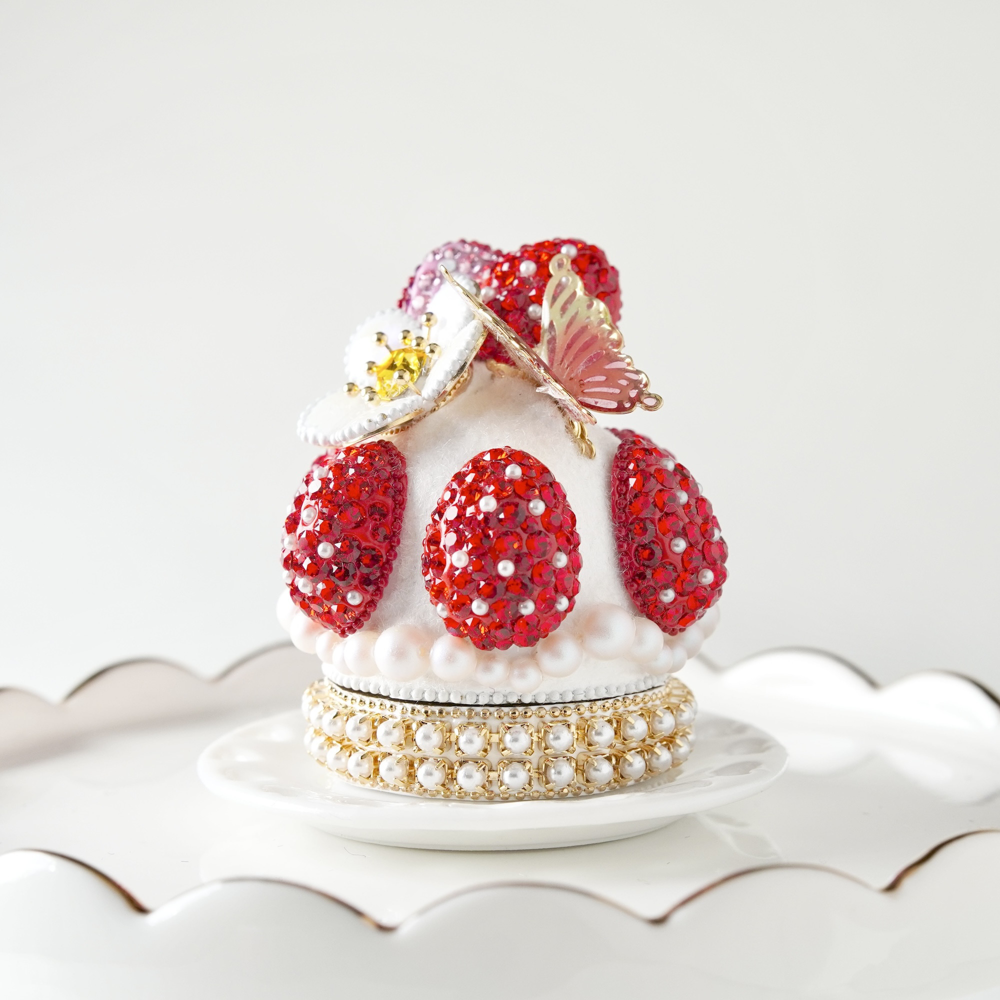 【リングピロー】光の舞踏会「パピヨン・フルール」 〜指輪を待つ花と、祝福を運ぶ蝶〜