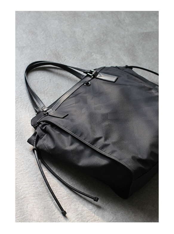 四季の永遠の定番！軽くて使いやすいトートバッグ #黒いチェック柄です 4枚目の画像
