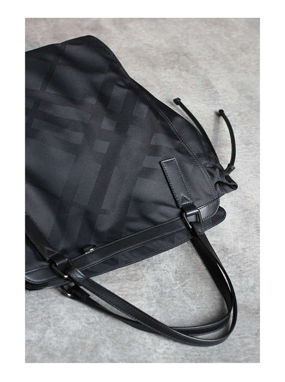 四季の永遠の定番！軽くて使いやすいトートバッグ #黒いチェック柄です 5枚目の画像