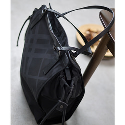 四季の永遠の定番！軽くて使いやすいトートバッグ #黒いチェック柄です 6枚目の画像