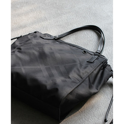 四季の永遠の定番！軽くて使いやすいトートバッグ #黒いチェック柄です 3枚目の画像