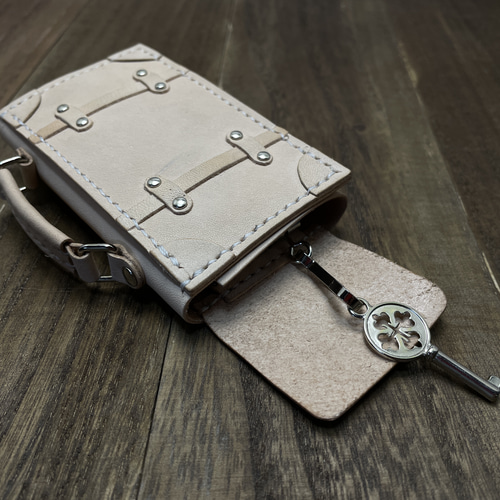 トランク型三つ折りキーケース キーケース 革工房かぼちゃへっず 通販