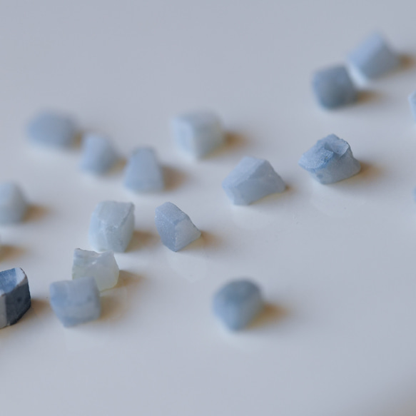 藍色蛋白石迷你耳環原石礦物天然石簡約工作辦公室通勤小配飾（No.2510） 第8張的照片