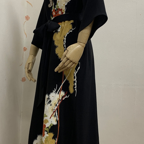NO:8【プロ仕立て】着物リメイク&黒留袖 正絹Aラインワンピース NO:8【プロ仕立て】着物リメイク&黒留袖 正絹Aラインワンピース
