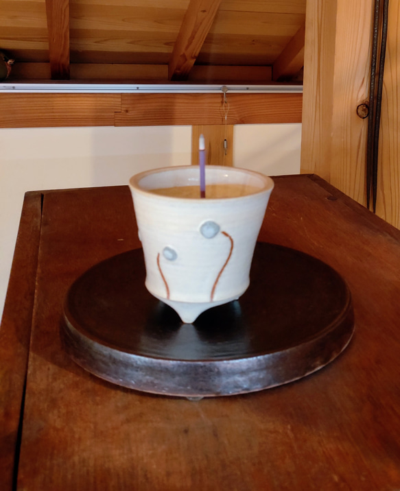 香炉　「花」　 三っ足・お香立て・線香立て　陶器　プレゼント 4枚目の画像