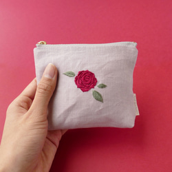 《名入れ》薔薇＊リネンの手刺繍ファスナーポーチ(マチ付き) 10枚目の画像