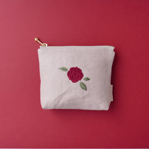 《名入れ》薔薇＊リネンの手刺繍ファスナーポーチ(マチ付き) 1枚目の画像