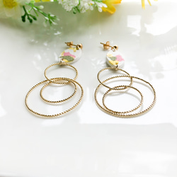春色の3連ラウンドロングピアス/イヤリング/ポリマークレイ/ゴールド/シンプル/個性的 4枚目の画像