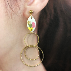 春色の3連ラウンドロングピアス/イヤリング/ポリマークレイ/ゴールド/シンプル/個性的 2枚目の画像