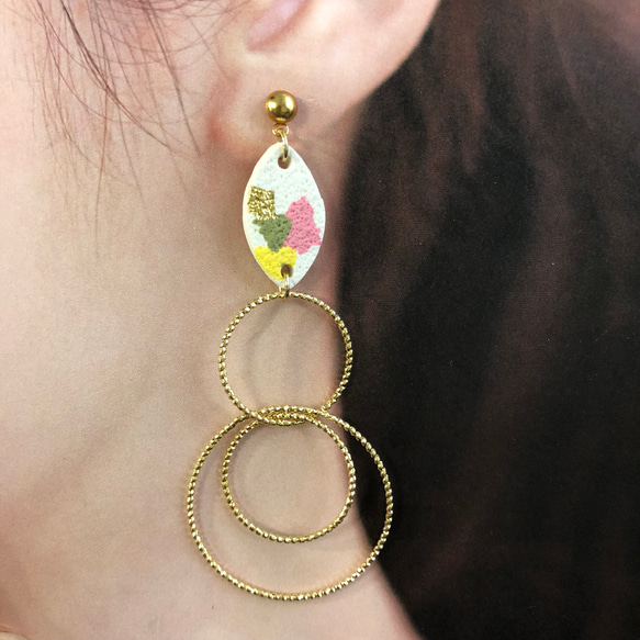 春色の3連ラウンドロングピアス/イヤリング/ポリマークレイ/ゴールド/シンプル/個性的 2枚目の画像