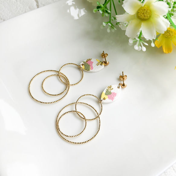 春色の3連ラウンドロングピアス/イヤリング/ポリマークレイ/ゴールド/シンプル/個性的 3枚目の画像