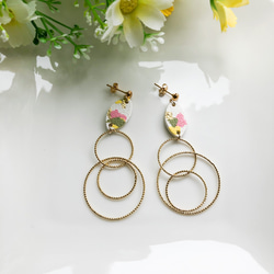 春色の3連ラウンドロングピアス/イヤリング/ポリマークレイ/ゴールド/シンプル/個性的 1枚目の画像