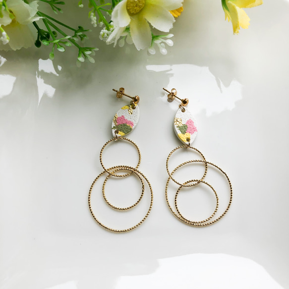春色の3連ラウンドロングピアス/イヤリング/ポリマークレイ/ゴールド/シンプル/個性的 1枚目の画像