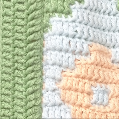 レトロポップな花柄ブランケットベビーのおくるみ(ガーゼ裏地付き