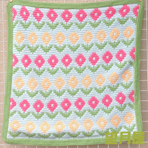 レトロポップな花柄ブランケット★ベビーのおくるみ(ガーゼ裏地付き) レトロポップな花柄ブランケットベビーのおくるみ(ガーゼ裏地付き