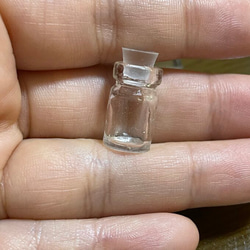 空洞小瓶1(1cm×1.7cm)【シリコンモールド型】 1枚目の画像