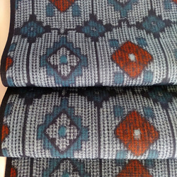【正絹　洗い済】青灰色に花菱の幾何学模様の大島紬地　約36ｃｍ×50～150ｃｍ　和布　はぎれ 6枚目の画像