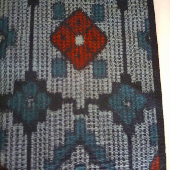 【正絹　洗い済】青灰色に花菱の幾何学模様の大島紬地　約36ｃｍ×50～150ｃｍ　和布　はぎれ 4枚目の画像
