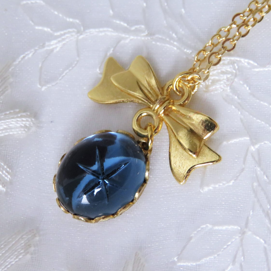 深みのある青色　モンタナ・サファイア　スターモチーフ　ヴィンテージ(60’ )スワロフスキー　プリンセスネックレス