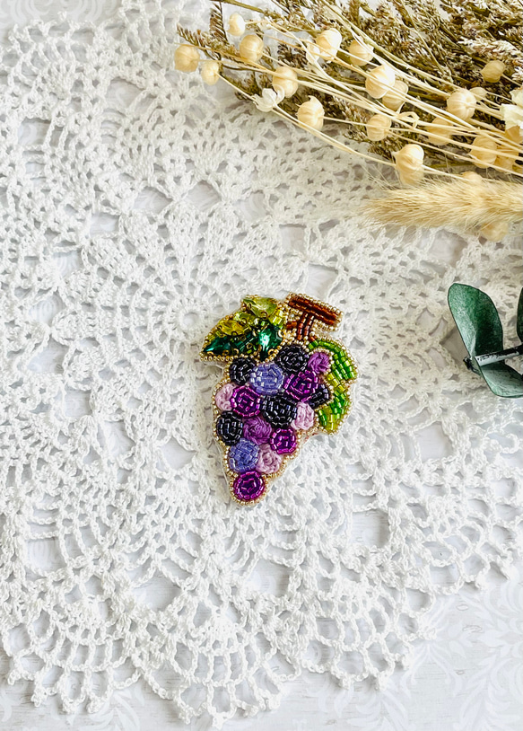 再制作】ビーズのオートクチュール刺繍ブローチ・ぶどう ブローチ