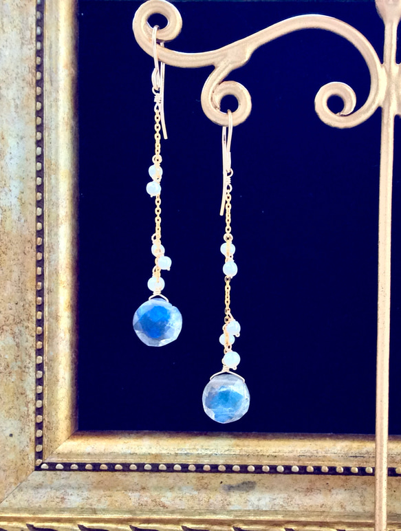 ラブラドライトと淡水真珠のピアス（b） 7枚目の画像