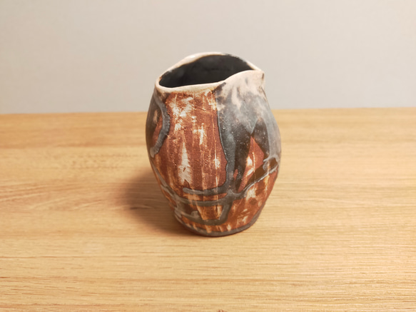 陶器で作った花瓶 1枚目の画像
