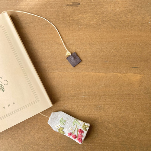 ハーブティーのしおり【ラズベリーリーフ】手刺繍