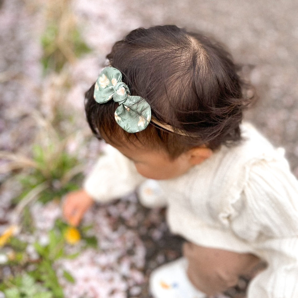 ベビーリボンヘアバンド Dot flowers 2個セット ヘアクリップ 名入れ 出産祝い 12枚目の画像