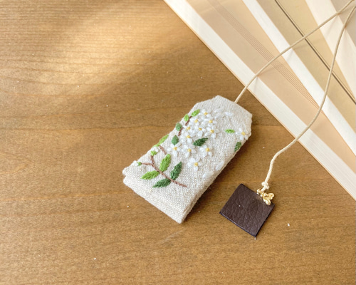 ハーブティーのしおり【ジャスミン】手刺繍 ブックマーカー《受注制作