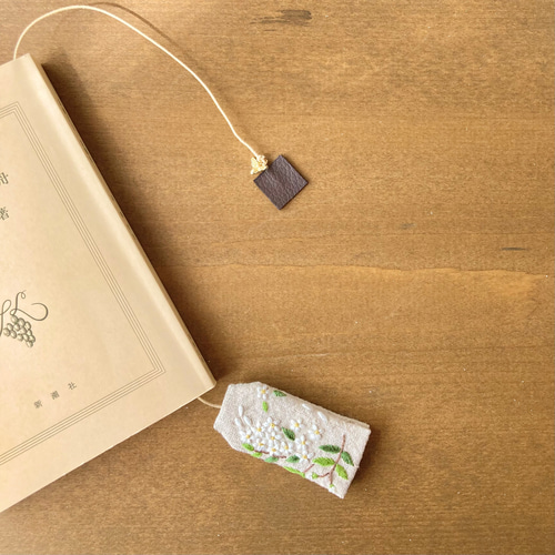 ハーブティーのしおり【ジャスミン】手刺繍 ブックマーカー《受注制作
