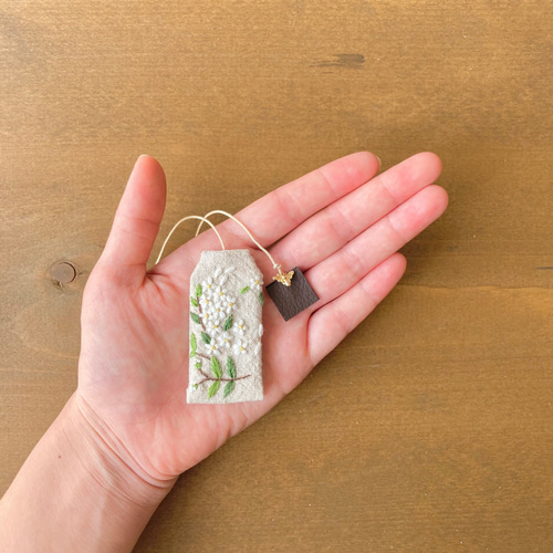 しおり　ブックマーカー❁ムーンモス(ティオレ)　リバティプリント使用 しおり ブックマーカー❁ムーンモス(ティオレ) リバティプリント使用