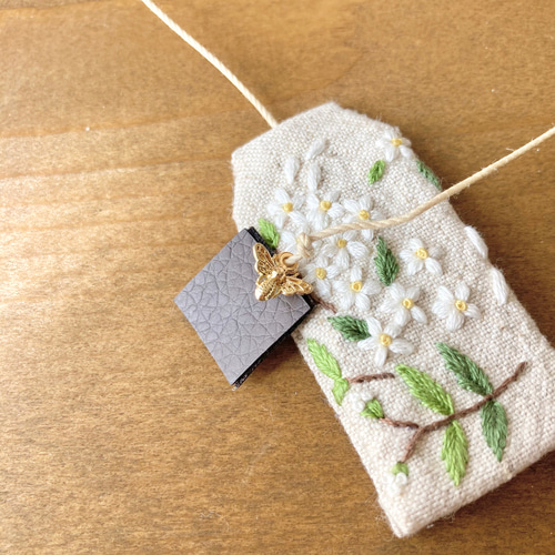 ハーブティーのしおり【ジャスミン】手刺繍 ブックマーカー
