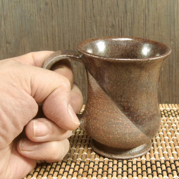 陶器マグカップ・トランジスタ　赤土＋こげ茶【230328】 5枚目の画像
