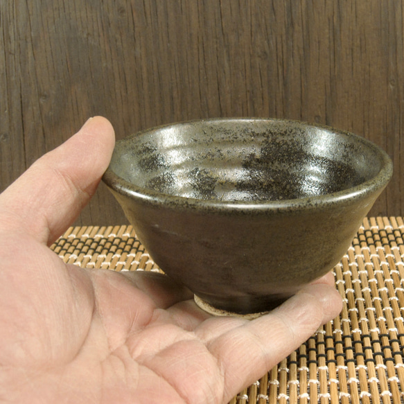 陶器 ひとくち茶碗　黒＋こげ茶【230317】 5枚目の画像