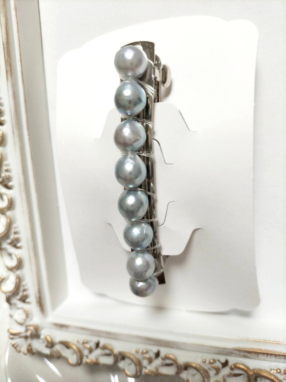 あこや本真珠（日本産）のナチュラルグレーカラー珠のバレッタ（日本製） 2枚目の画像