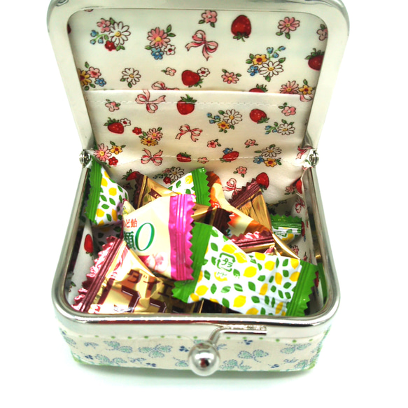 全 4 色 ◇ 小 BOX 扣袋 ☆ 草莓 ◇ 第10張的照片