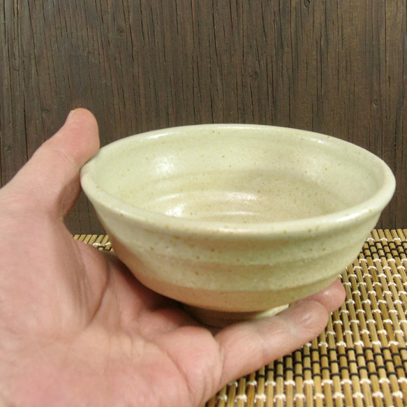 陶器 ご飯茶碗（やや大）還元藁白【230309】 5枚目の画像