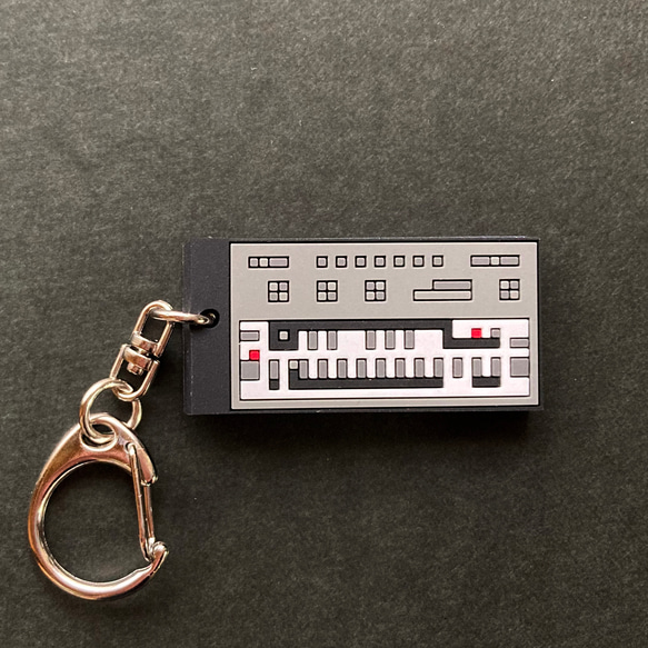 [Keychain] Bass synth rubber keychain / 03：Bass SYNTHESIZER 303 第2張的照片