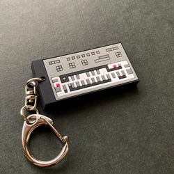 [Keychain] Bass synth rubber keychain / 03：Bass SYNTHESIZER 303 第1張的照片