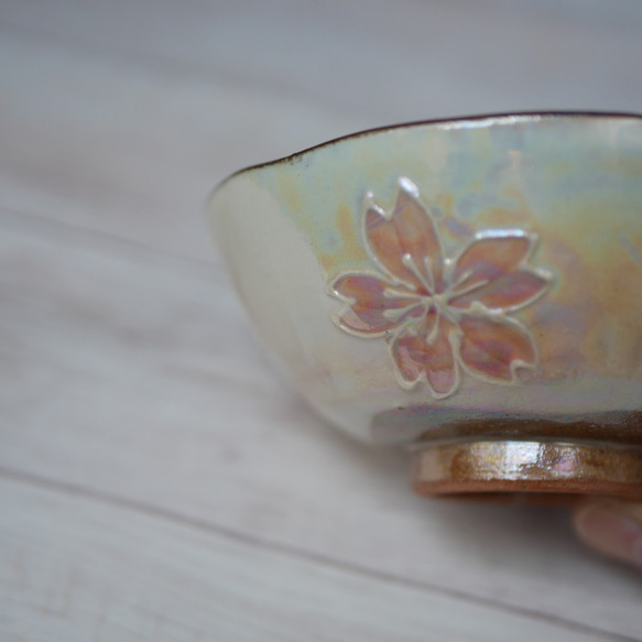 京焼・清水焼 ご飯茶碗　イッチン、ラスター装飾　桜　サイズ：中 6枚目の画像