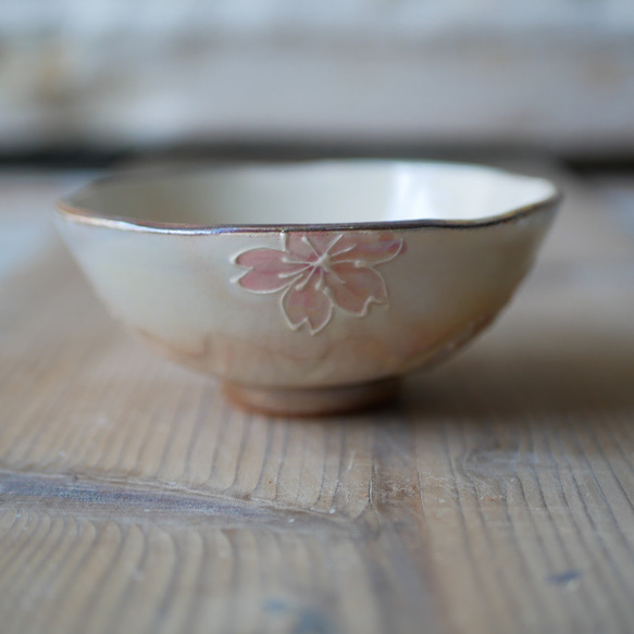 京焼・清水焼 ご飯茶碗　イッチン、ラスター装飾　桜　サイズ：中 2枚目の画像