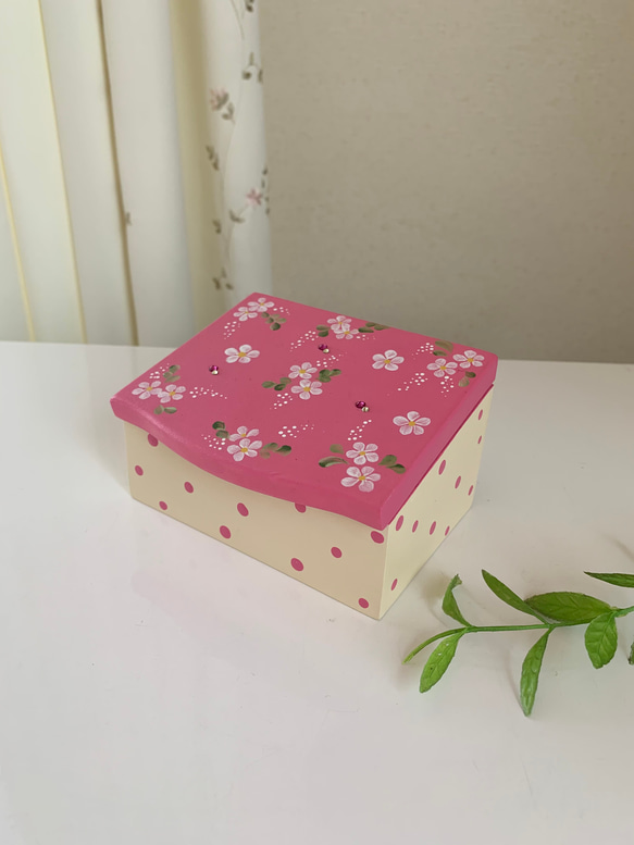 キラキラストーンと小花のカードケース(ベリーピンク)　　トールペイント 1枚目の画像