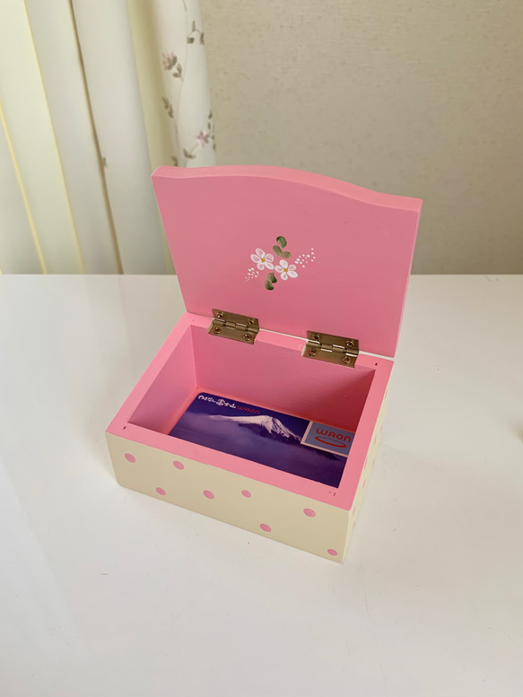 キラキラストーンと小花のカードケース(ベビーピンク)　　トールペイント 2枚目の画像