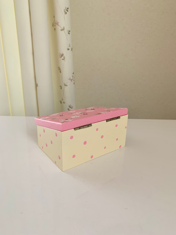 キラキラストーンと小花のカードケース(ベビーピンク)　　トールペイント 3枚目の画像